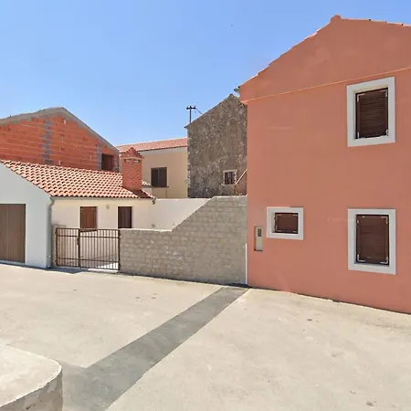 Pet Friendly In With Kitchen Holiday home Nin