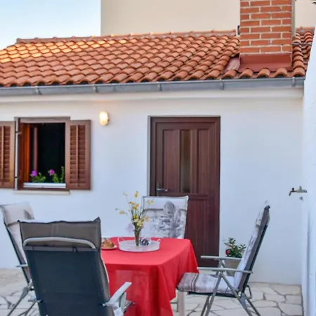 Holiday home Pet Friendly In With Kitchen Nin