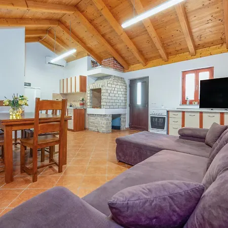 Pet Friendly In With Kitchen * Nin