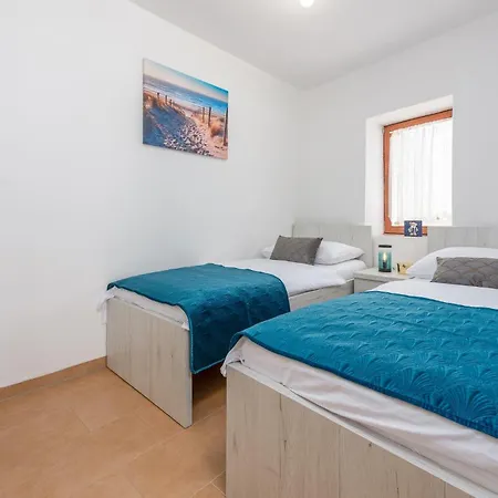 Holiday home Pet Friendly In With Kitchen