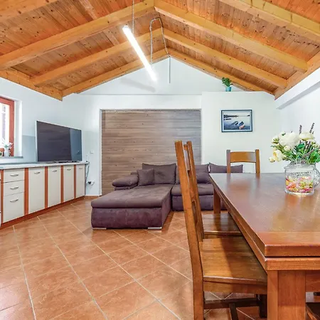Pet Friendly In With Kitchen * Nin