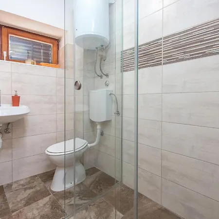 Pet Friendly In With Kitchen Holiday home Nin